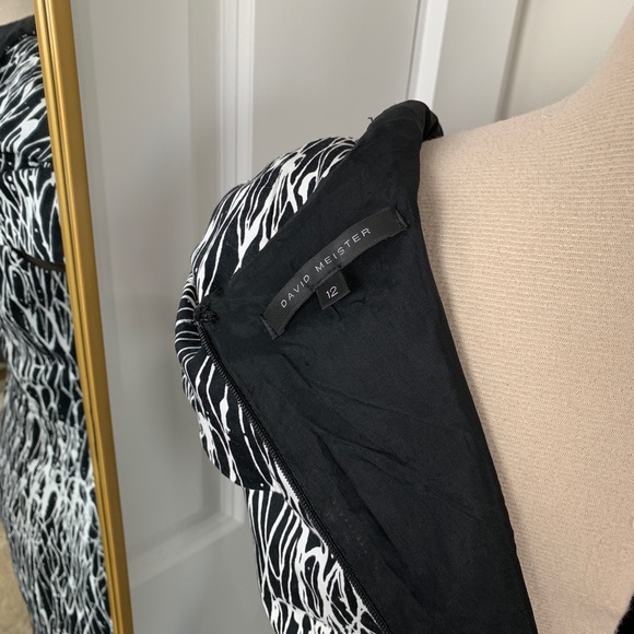 David Meister sheath dress with pleated cap sleeve - Picture 5 of 8